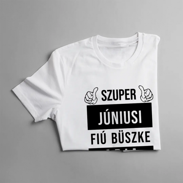 Szuper júniusi fiú büszke apja (Igen, ő vette nekem ezt a pólót) Szuper júniusi fiú büszke apja (Igen, ő vette nekem ezt a pólót)